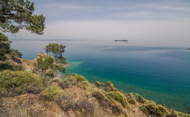 Bir Türk tatil plaja yakın turkuaz suları. Güzel kıyı manzara