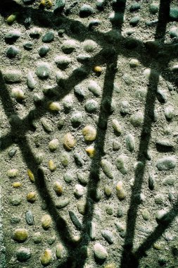 Gri duvar taş grunge arka plan, rock doku gölge ile