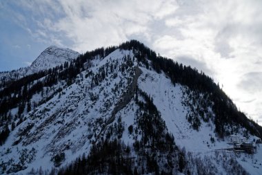 Granit Dağları kar ve kış orman Mont Blanc Alpes, İtalya ile kaplı
