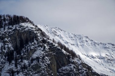 Granit Dağları kar ve kış orman Mont Blanc Alpes, İtalya ile kaplı