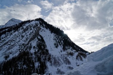 Kanyon Dağları kar ve kış orman Mont Blanc Alpes, İtalya ile kaplı