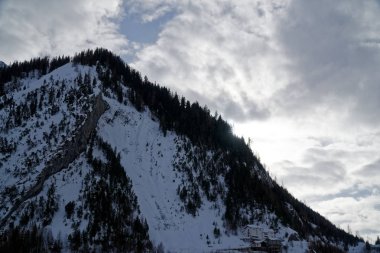 Granit Dağları kar ve kış orman Mont Blanc Alpes, İtalya ile kaplı