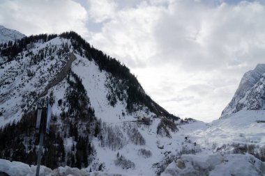 Granit Dağları kar ve kış orman Mont Blanc Alpes, İtalya ile kaplı