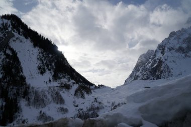 Granit Dağları kar ve kış orman Mont Blanc Alpes, İtalya ile kaplı