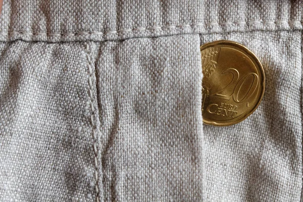 Euromunten met een nominale waarde van 20 euro cent in de zak van oude linnen broek — Stockfoto