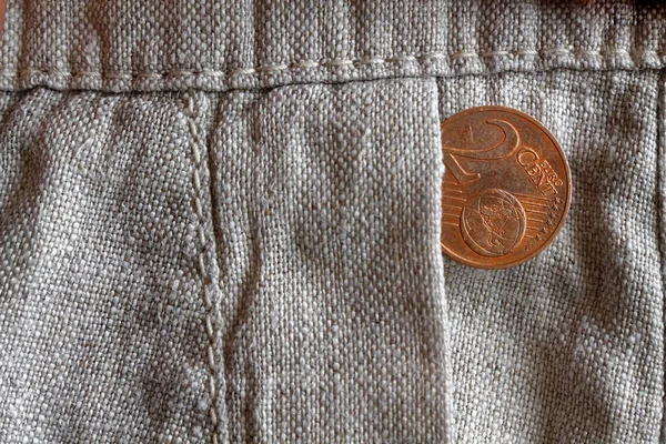 欧元硬币与2欧元美分的面值在旧亚麻裤子的口袋里 — 图库照片