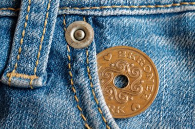 Danimarka jeton mezhebi 2 Kronu (taç) yıpranmış ışık mavi kot kot pantolon cebinde olduğunu.