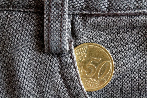 欧元硬币与面值50欧元美分在口袋里的旧棕色牛仔牛仔裤 — 图库照片