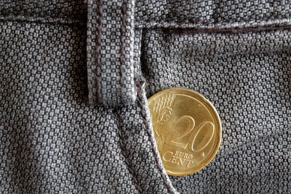 Moeda de euro com uma denominação de vinte cêntimos de euro no bolso de jeans de ganga marrom velho — Fotografia de Stock