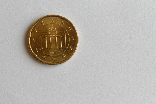 Egy euro-érme megfelelő címletű húsz euro cent hazugság elszigetelt fehér background - hátsó — Stock Fotó