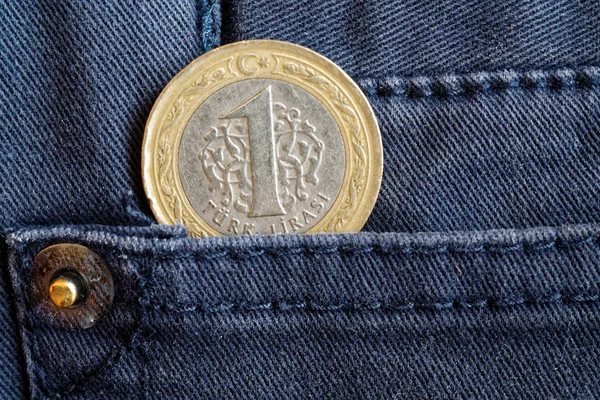 Moeda turca com uma denominação de 1 lira no bolso de jeans jeans jeans cinza — Fotografia de Stock