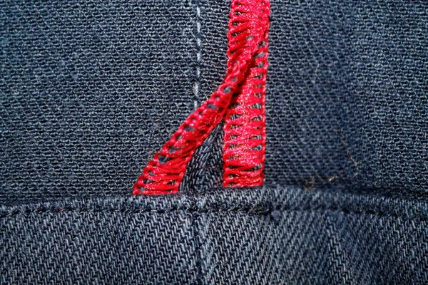 Denim Textur mit roter Naht für Jeans Hintergrund — Stockfoto