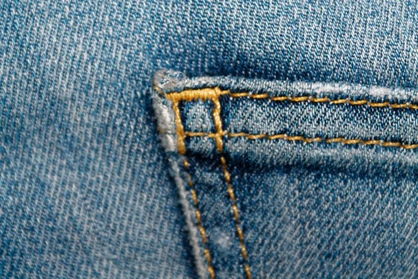 Närbild av föråldrade blå jeans ficka Denim konsistens, makro bakgrund för webbplats eller mobila enheter — Stockfoto