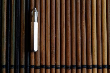 Tornavida (BITS) ahşap arka plan, araçları koleksiyonu dönüş-vida için baş