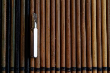 Tornavida (BITS) ahşap arka plan, araçları koleksiyonu dönüş-vida için baş