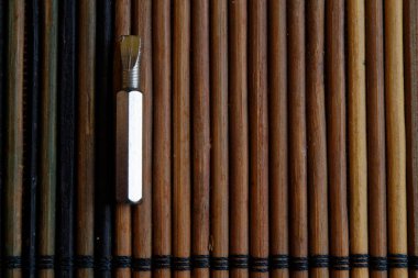 Tornavida (BITS) ahşap arka plan, araçları koleksiyonu dönüş-vida için baş