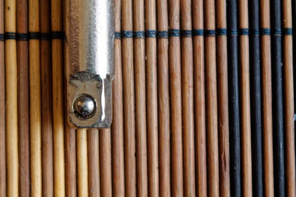 木製の背景、レンチ部分にスパナ ファスナー — ストック写真