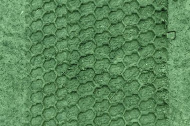 Doku çamur ya da doğal organik kil ve jeolojik tortu karışımı, araba parça gölgelendirilmiş Ladin toprak ıslak