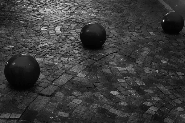 Cobblestone street pavement on a square with round decorative st — Stock Photo, Image