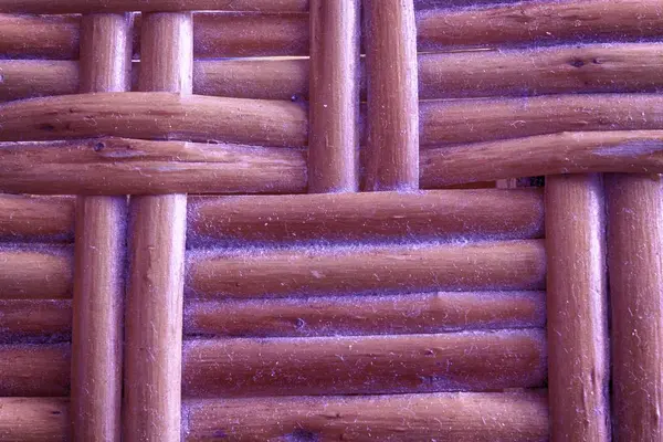 ロイヤル パープル塗装木製籐テクスチャ背景用麦わらの — ストック写真