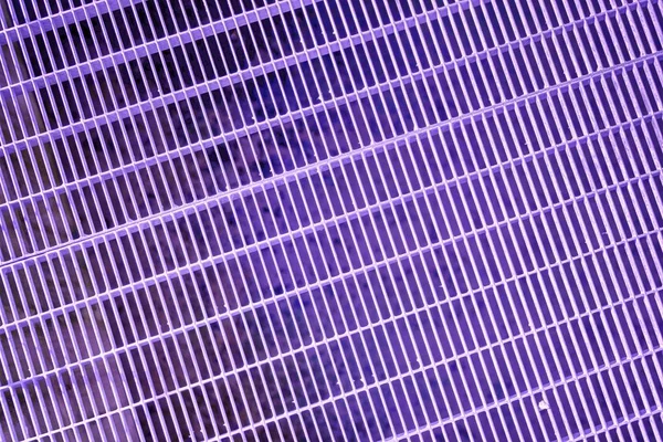 Treillis moulu en acier ultra violet. Texture en acier inoxydable, fond pour site web ou appareils mobiles — Photo