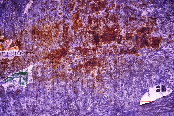 Ultra purple Torn poster after vote on tin textured wall. Ripped newspaper — Stock Photo, Image