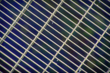 Çelik yere kafes. Paslanmaz çelik doku, web sitesi veya mobil cihazlar için arka plan