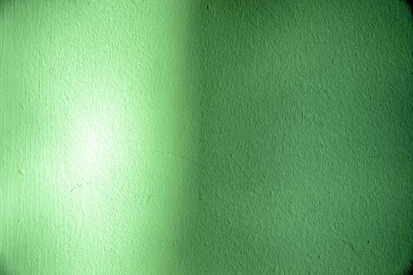 Ultragrüne Putzoberfläche oder Stuckwand mit Schatten - Hintergrund im Innenraum — Stockfoto