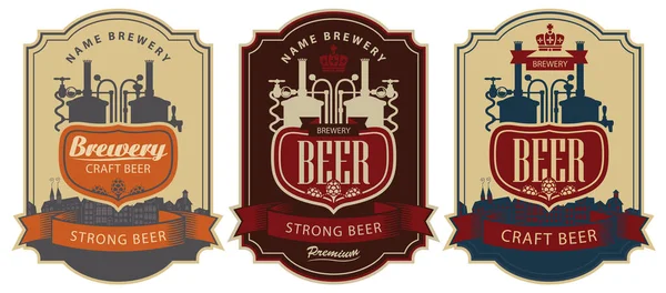 啤酒厂和酿酒厂的一组载体标签 啤酒标签的复古风格与酿酒厂生产线 铭文和旧城的轮廓 — 图库矢量图片