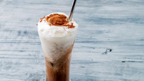 Iced Coffee Latte Cinemagraph Rezept Für Eiskaffee Latte — Stockvideo
