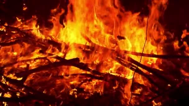 Incendie Brûlant la flamme Mouvement lent / Tir avec caméra à grande vitesse .