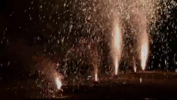 Gyönyörű Tűzijáték Strandon Jelenet Petárda Játszik Strandon Egy Nyaralás — Stock videók