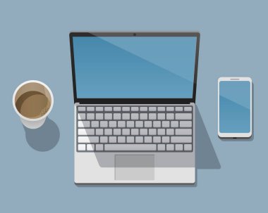 Açık bir ekran ile çalışma dizüstü bilgisayar