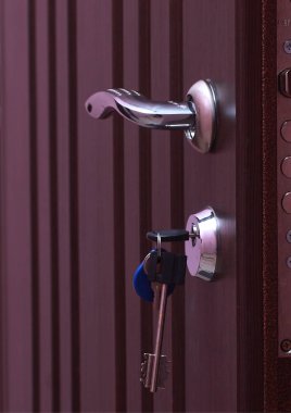 giriş kapısı anahtar deliği içinde yapışmasını anahtar