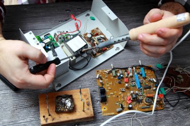 Karmaşık bir lehimleme ayrıntıları sihirbaz yapar