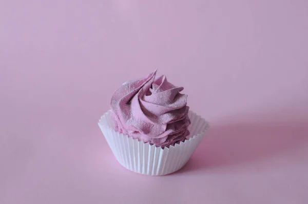 집에서 만든 마시멜로 베리 제피르 핑크 색 배경 사진 — 스톡 사진