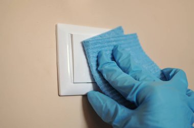 Çoğu yeri dezenfekte etmek, evdeki terlik gibi hastalıkların önlenmesine yardımcı olur 