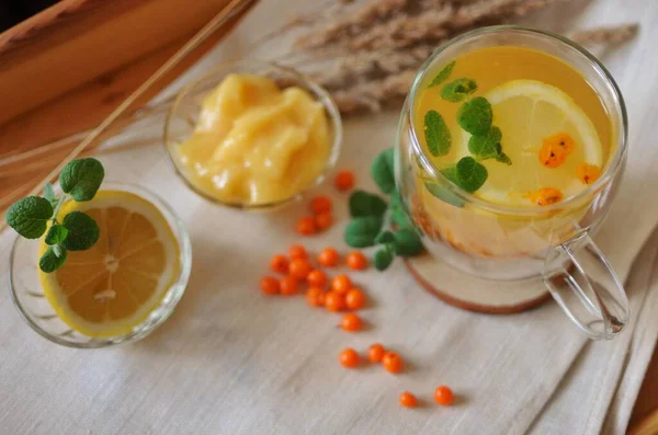 Fondo Rustico Tazza Olivello Spinoso Con Menta Limone Miele — Foto Stock