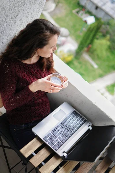 Woman Enjoying Time Work Home Balcony Because Corona Virus Quarantine — Stock Photo, Image