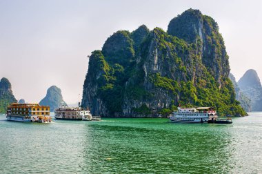 ha uzun bay Vietnam
