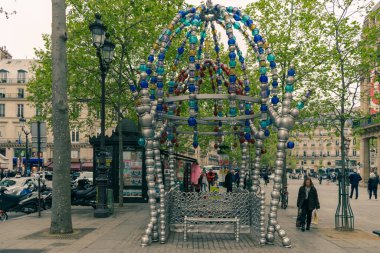 Paris, Fransa. 14, 2017. Işık Şehri olarak da bilinen şehir, yılda 42 milyondan fazla yabancı ziyaretçiyle dünyanın en popüler turizm merkezidir..