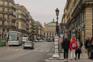 Paris, Fransa. 14, 2017. Işık Şehri olarak da bilinen şehir, yılda 42 milyondan fazla yabancı ziyaretçiyle dünyanın en popüler turizm merkezidir..
