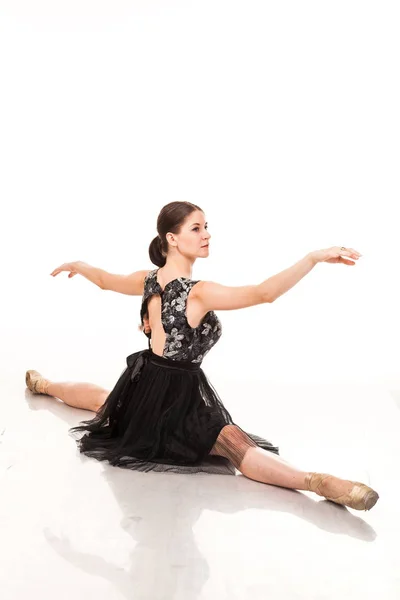 Piękne Baleriny Młody Białym Tle Pointes Tutu Balet Czarny Siedzi — Zdjęcie stockowe