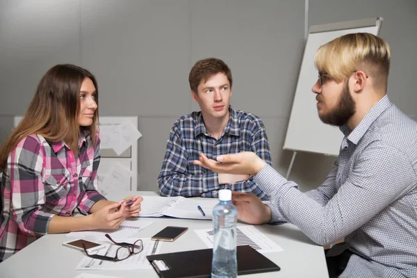 Diskussion über Businesspläne — Stockfoto