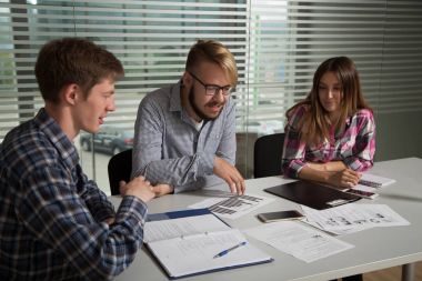 Çalışmaları hakkında tartışma