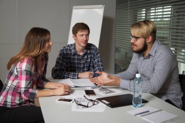 Çalışmaları hakkında tartışma