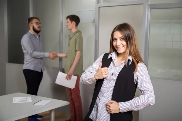 La gente trabaja en la oficina — Foto de Stock