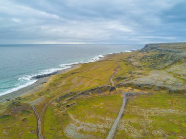 Rybachiy Yarımadası'nın Barents Denizi kıyısında havadan görünümü