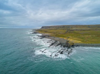 Rybachiy Yarımadası'nın Barents Denizi kıyısında havadan görünümü