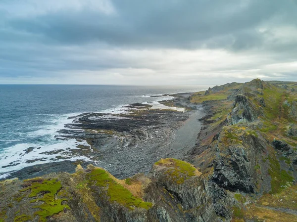 Rybachiy Yarımadası'nın Barents Denizi kıyısında havadan görünümü